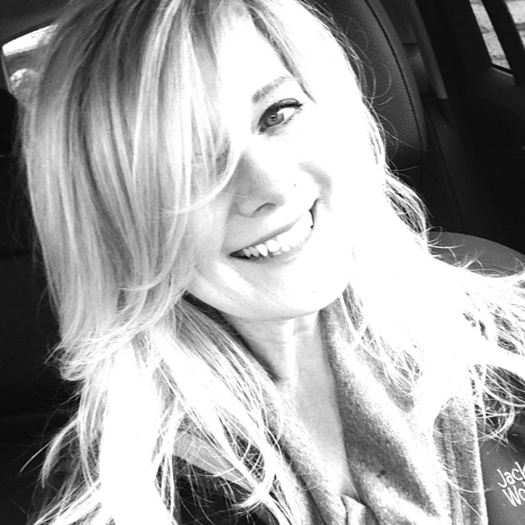 Meet your Posher, Cynthia - Picture 1 of 1